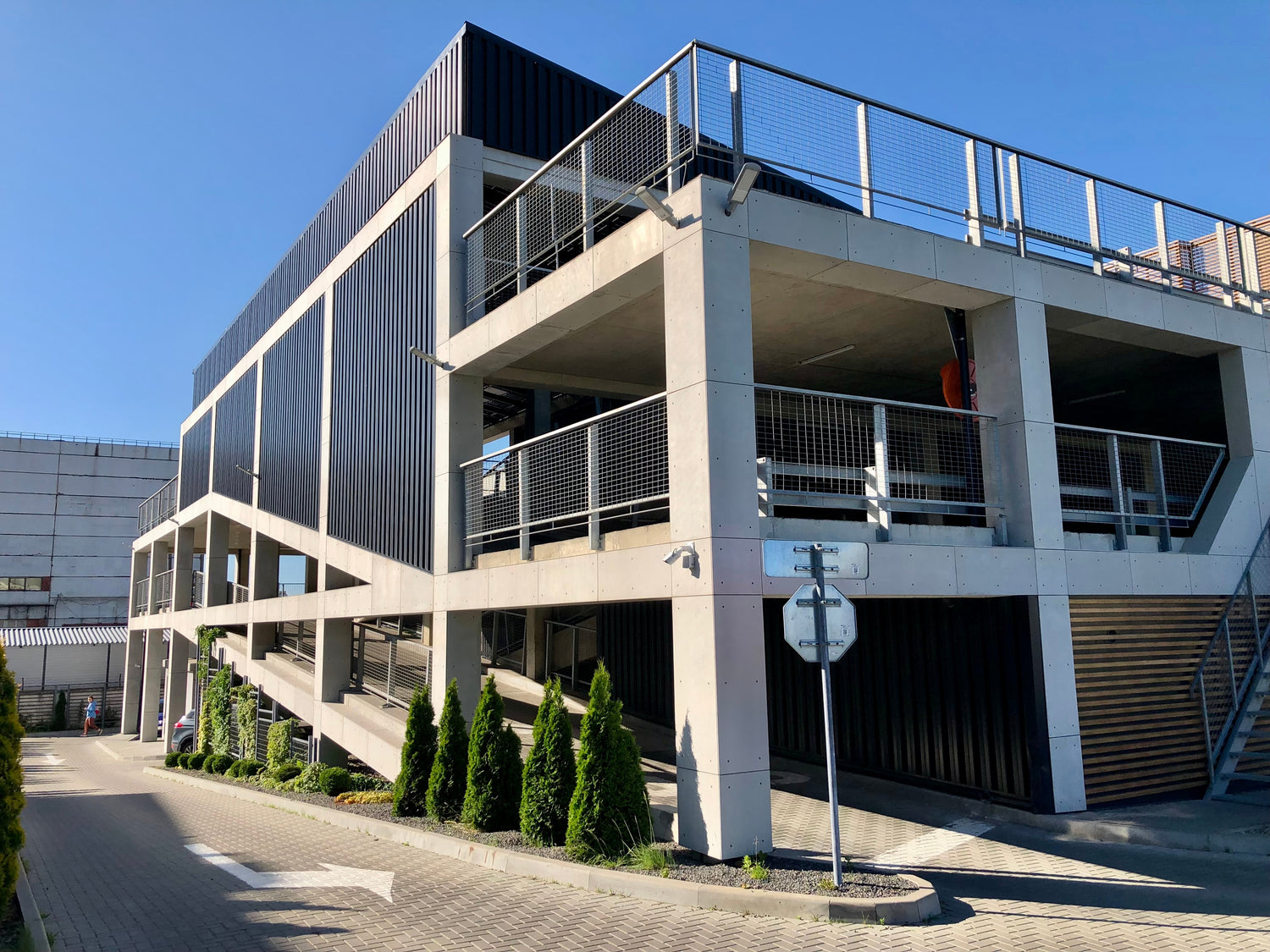 Multi story parking garage with balconies on a clear day.